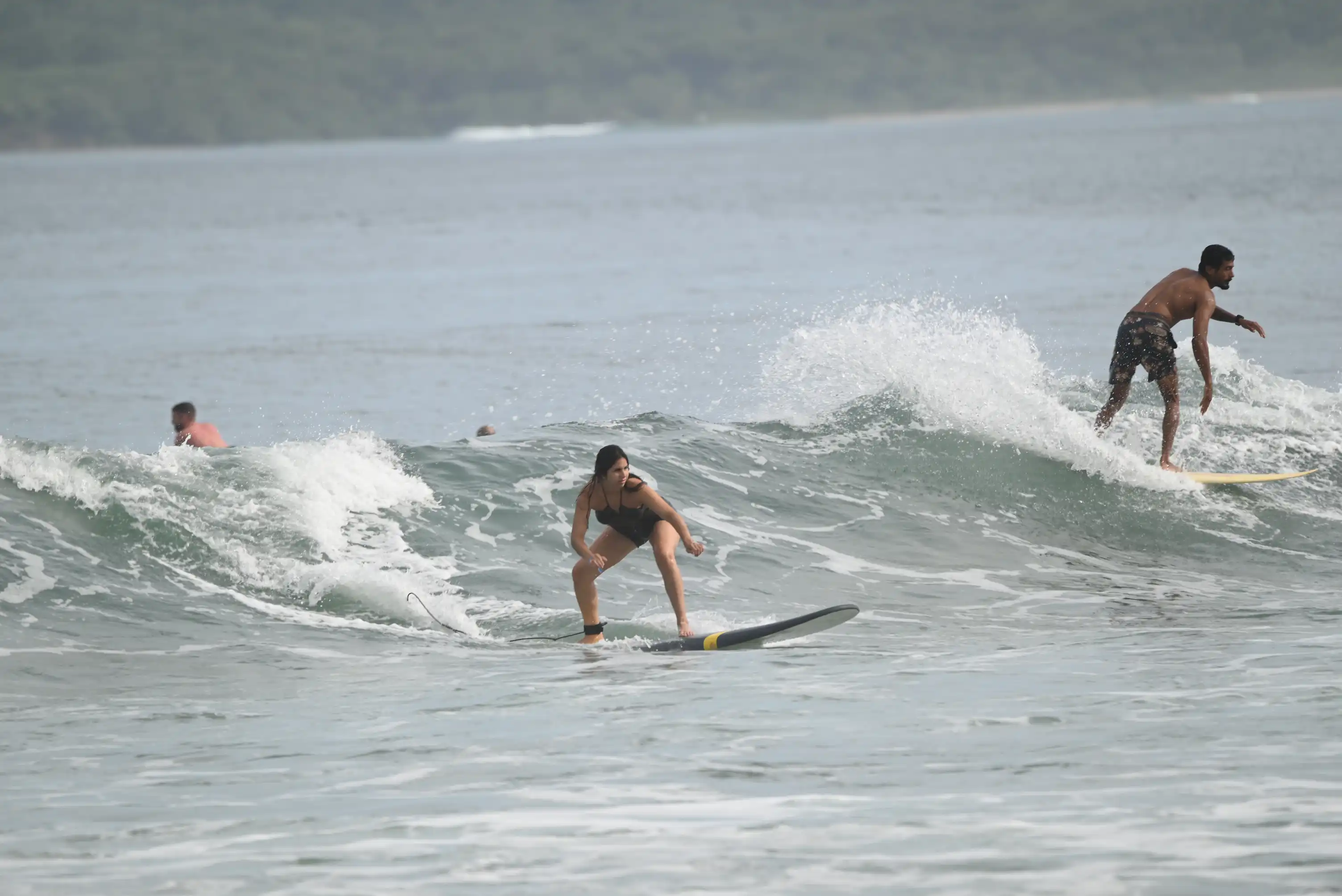5 days surf camp Tamarindo including a guided surf trip